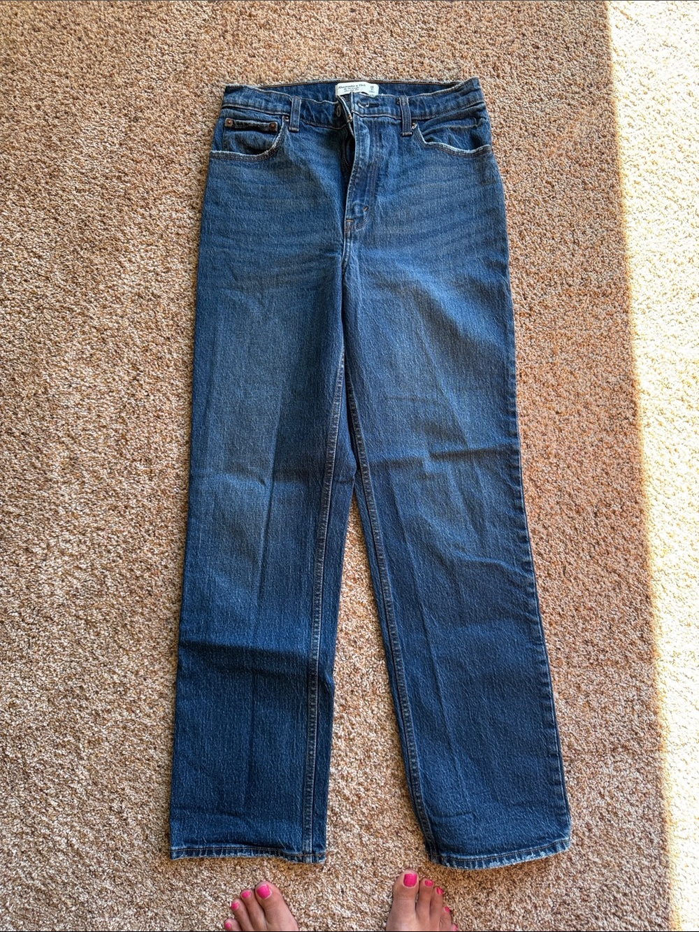 Abercrombie 28/6 regular. 90s straight ultra high rise jean